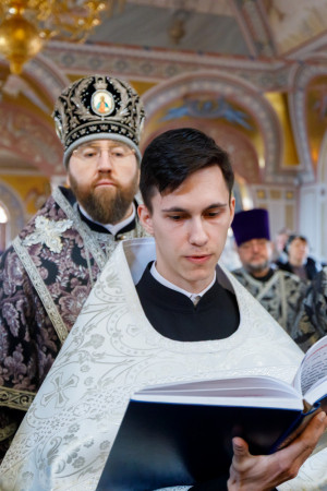 Митрополит Игнатий совершил Литургию Преждеосвященных Даров в Свято-Троицком кафедральном соборе г. Саратова