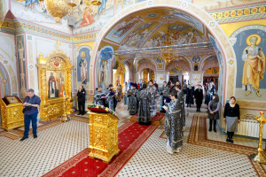 Митрополит Игнатий совершил Литургию Преждеосвященных Даров в Свято-Троицком кафедральном соборе г. Саратова