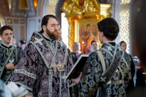 Митрополит Игнатий совершил Литургию Преждеосвященных Даров в Свято-Троицком кафедральном соборе г. Саратова