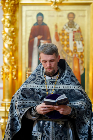 Митрополит Игнатий совершил Литургию Преждеосвященных Даров в Свято-Троицком кафедральном соборе г. Саратова