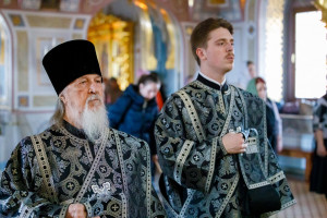 Митрополит Игнатий совершил Литургию Преждеосвященных Даров в Свято-Троицком кафедральном соборе г. Саратова