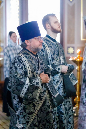 Митрополит Игнатий совершил Литургию Преждеосвященных Даров в Свято-Троицком кафедральном соборе г. Саратова