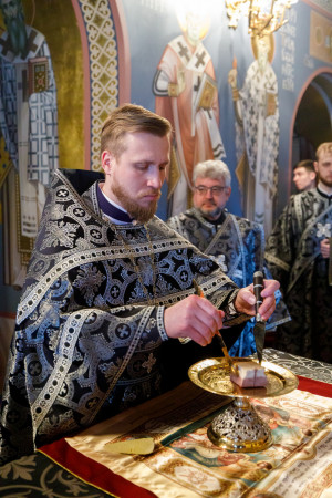 Митрополит Игнатий совершил Литургию Преждеосвященных Даров в Свято-Троицком кафедральном соборе г. Саратова