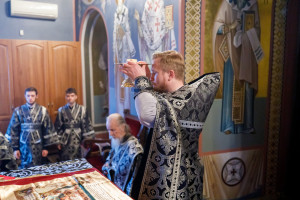 Митрополит Игнатий совершил Литургию Преждеосвященных Даров в Свято-Троицком кафедральном соборе г. Саратова