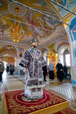 Митрополит Игнатий совершил Литургию Преждеосвященных Даров в Свято-Троицком кафедральном соборе г. Саратова