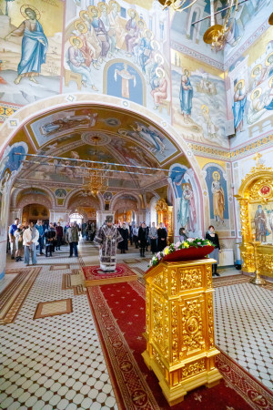Митрополит Игнатий совершил Литургию Преждеосвященных Даров в Свято-Троицком кафедральном соборе г. Саратова