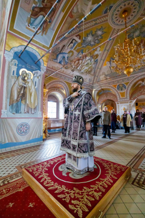 Митрополит Игнатий совершил Литургию Преждеосвященных Даров в Свято-Троицком кафедральном соборе г. Саратова