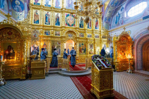 Митрополит Игнатий совершил Литургию Преждеосвященных Даров в Свято-Троицком кафедральном соборе г. Саратова