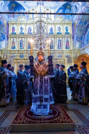 Митрополит Игнатий совершил Литургию Преждеосвященных Даров в Свято-Троицком кафедральном соборе г. Саратова