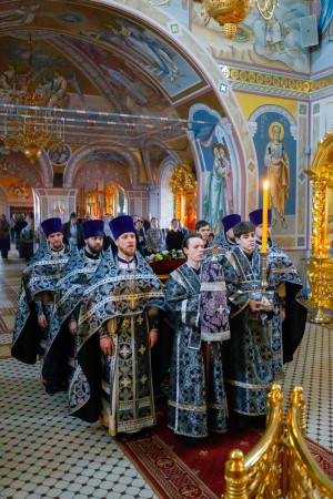 Митрополит Игнатий совершил Литургию Преждеосвященных Даров в Свято-Троицком кафедральном соборе г. Саратова