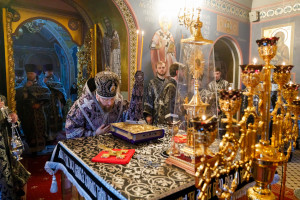 Митрополит Игнатий совершил Литургию Преждеосвященных Даров в Свято-Троицком кафедральном соборе г. Саратова