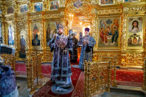 Митрополит Игнатий совершил Литургию Преждеосвященных Даров в Свято-Троицком кафедральном соборе г. Саратова