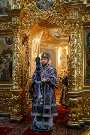 Митрополит Игнатий совершил Литургию Преждеосвященных Даров в Свято-Троицком кафедральном соборе г. Саратова