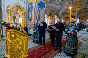 Митрополит Игнатий совершил Литургию Преждеосвященных Даров в Свято-Троицком кафедральном соборе г. Саратова