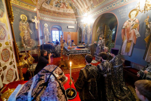 Митрополит Игнатий совершил Литургию Преждеосвященных Даров в Свято-Троицком кафедральном соборе г. Саратова