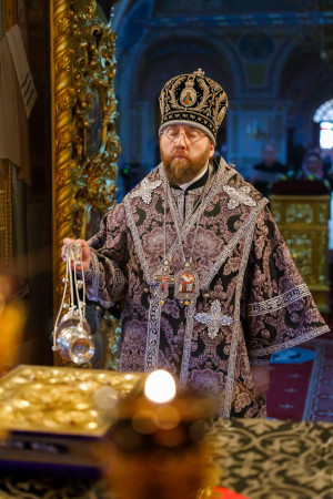 Митрополит Игнатий совершил Литургию Преждеосвященных Даров в Свято-Троицком кафедральном соборе г. Саратова