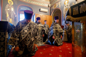 Митрополит Игнатий совершил Литургию Преждеосвященных Даров в Свято-Троицком кафедральном соборе г. Саратова