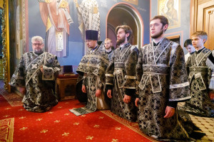 Митрополит Игнатий совершил Литургию Преждеосвященных Даров в Свято-Троицком кафедральном соборе г. Саратова