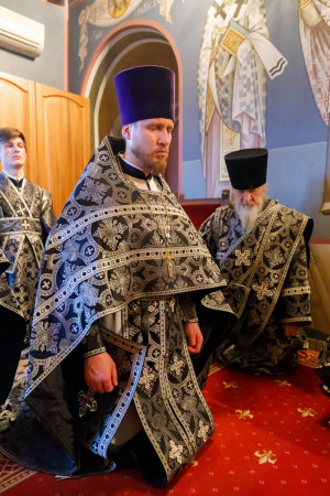 Митрополит Игнатий совершил Литургию Преждеосвященных Даров в Свято-Троицком кафедральном соборе г. Саратова