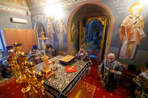 Митрополит Игнатий совершил Литургию Преждеосвященных Даров в Свято-Троицком кафедральном соборе г. Саратова