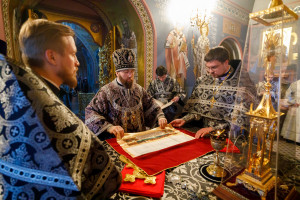 Митрополит Игнатий совершил Литургию Преждеосвященных Даров в Свято-Троицком кафедральном соборе г. Саратова