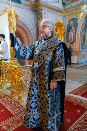 Митрополит Игнатий совершил Литургию Преждеосвященных Даров в Свято-Троицком кафедральном соборе г. Саратова
