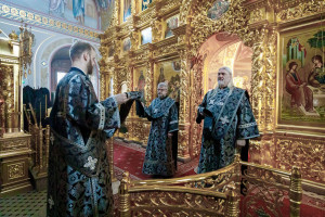 Митрополит Игнатий совершил Литургию Преждеосвященных Даров в Свято-Троицком кафедральном соборе г. Саратова