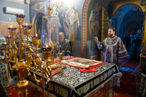 Митрополит Игнатий совершил Литургию Преждеосвященных Даров в Свято-Троицком кафедральном соборе г. Саратова