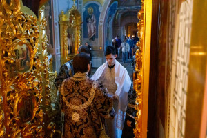 Митрополит Игнатий совершил Литургию Преждеосвященных Даров в Свято-Троицком кафедральном соборе г. Саратова