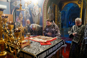 Митрополит Игнатий совершил Литургию Преждеосвященных Даров в Свято-Троицком кафедральном соборе г. Саратова