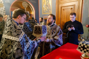 Митрополит Игнатий совершил Литургию Преждеосвященных Даров в Свято-Троицком кафедральном соборе г. Саратова