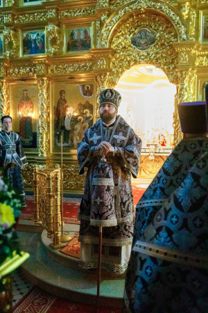 Митрополит Игнатий совершил Литургию Преждеосвященных Даров в Свято-Троицком кафедральном соборе г. Саратова