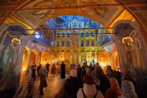 Митрополит Игнатий совершил Литургию Преждеосвященных Даров в Свято-Троицком кафедральном соборе г. Саратова