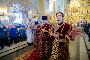 Митрополит Игнатий совершил Божественную литургию в Покровском соборе г. Саратова