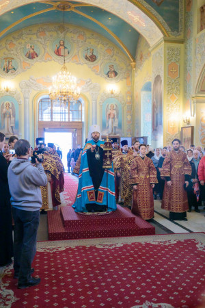 Митрополит Игнатий совершил Божественную литургию в Покровском соборе г. Саратова