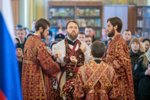 Митрополит Игнатий совершил Божественную литургию в Покровском соборе г. Саратова