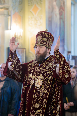 Митрополит Игнатий совершил Божественную литургию в Покровском соборе г. Саратова