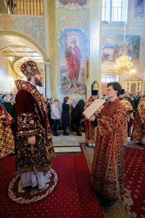 Митрополит Игнатий совершил Божественную литургию в Покровском соборе г. Саратова