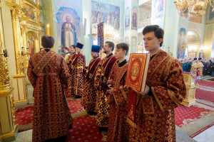 Митрополит Игнатий совершил Божественную литургию в Покровском соборе г. Саратова