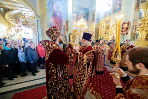 Митрополит Игнатий совершил Божественную литургию в Покровском соборе г. Саратова