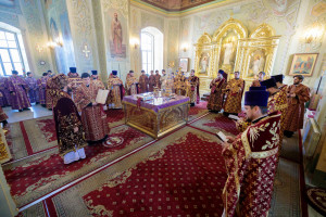 Митрополит Игнатий совершил Божественную литургию в Покровском соборе г. Саратова