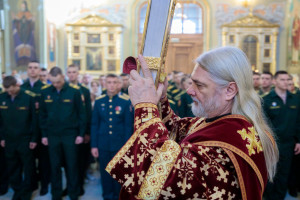 Митрополит Игнатий совершил Божественную литургию в Покровском соборе г. Саратова