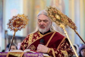 Митрополит Игнатий совершил Божественную литургию в Покровском соборе г. Саратова