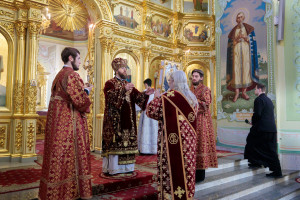 Митрополит Игнатий совершил Божественную литургию в Покровском соборе г. Саратова