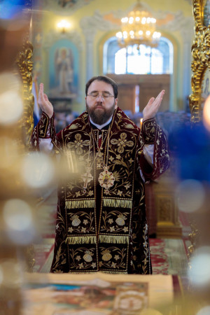 Митрополит Игнатий совершил Божественную литургию в Покровском соборе г. Саратова