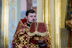 Митрополит Игнатий совершил Божественную литургию в Покровском соборе г. Саратова