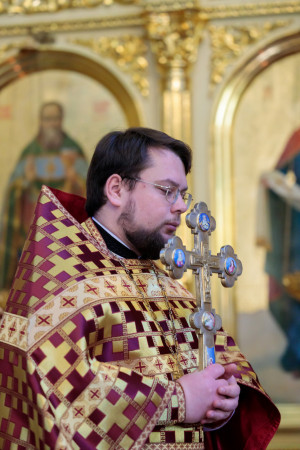 Митрополит Игнатий совершил Божественную литургию в Покровском соборе г. Саратова