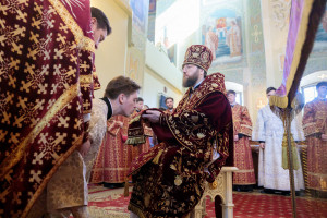 Митрополит Игнатий совершил Божественную литургию в Покровском соборе г. Саратова