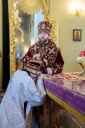 Митрополит Игнатий совершил Божественную литургию в Покровском соборе г. Саратова