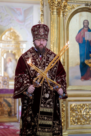 Митрополит Игнатий совершил Божественную литургию в Покровском соборе г. Саратова
